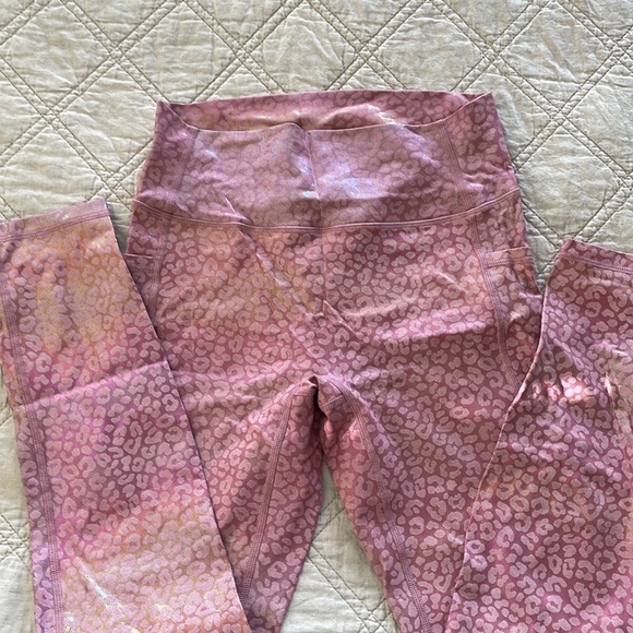 Tyc leggings in pink animal print. - Picture 2 of 5